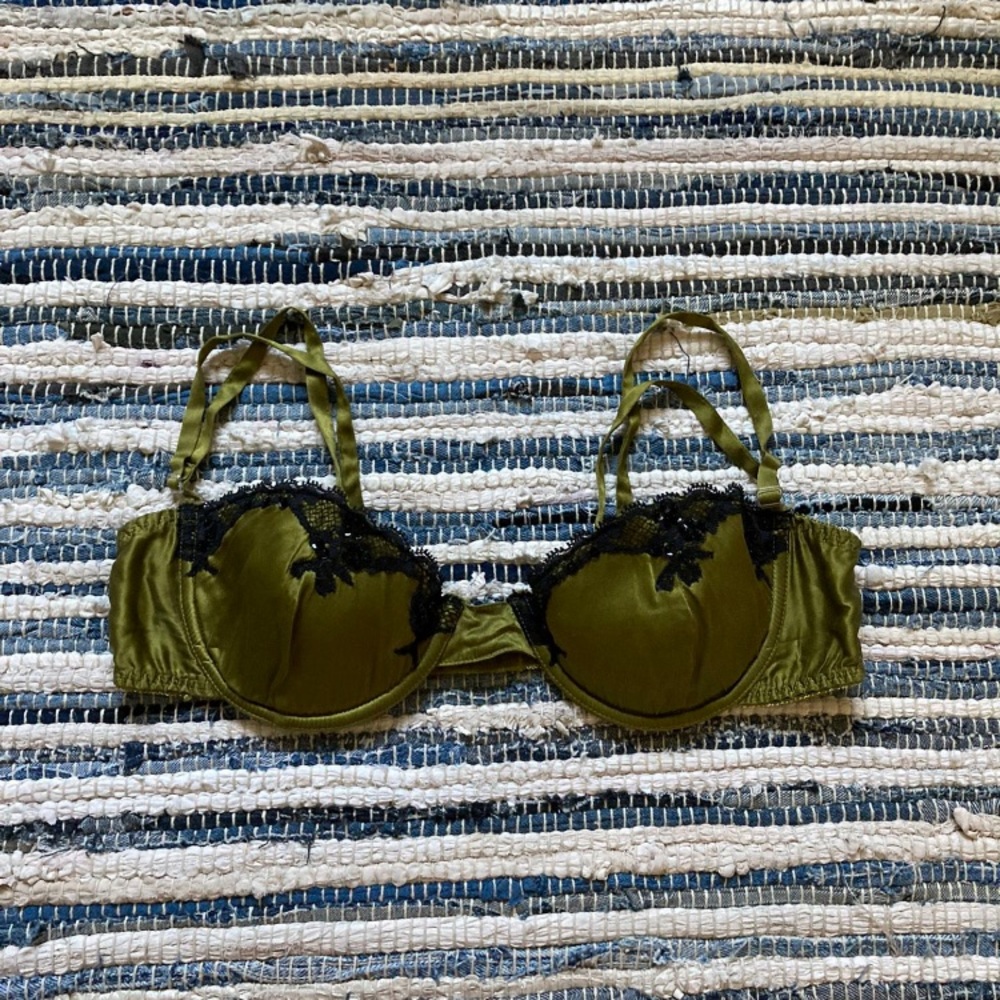 36 A/B/C Vintage Women’s Jacalyn Bennett Fredricks of Hollywood olive branch